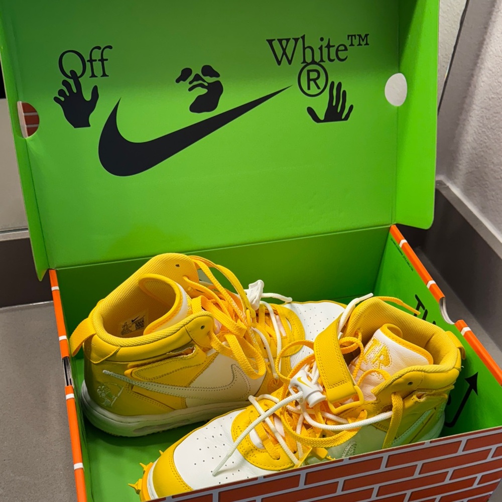 Off-White Air Force 1 Yellow and White Sneakers with Zip Tie. - Picture 12 of 12